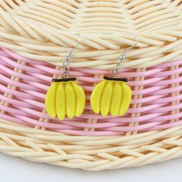 Orecchini pendenti Giappone e Corea del Sud Sweet Cute Emulational Banana Eardrop Cartoon Funny Resin Fruits Simple Girl Fashion Jewelry