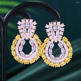 Boucles d'oreilles en peluche kellybola pendentif luxueux brillant Zirconia féminin de bal de bal les accessoires de performance quotidienne exclusive de haute qualité