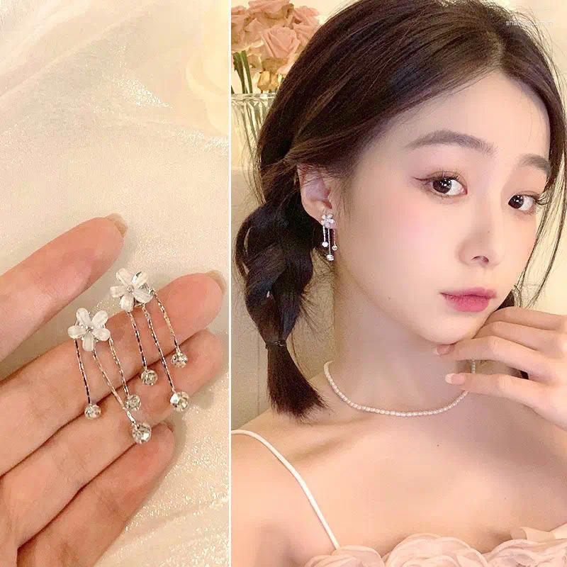 Kolczyki Dangle Korean Cute White Flower Charm Crystal frędzle Drop for Women Fashion Y2K Sweet Cool Party Jewelry