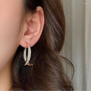 Bengelen oorbellen Koreaanse mode Kruis Earring Temperament Gold vergulde gebogen stok aan de voorkant Lineaire kristallen druppel vrouwen feestjuwelen