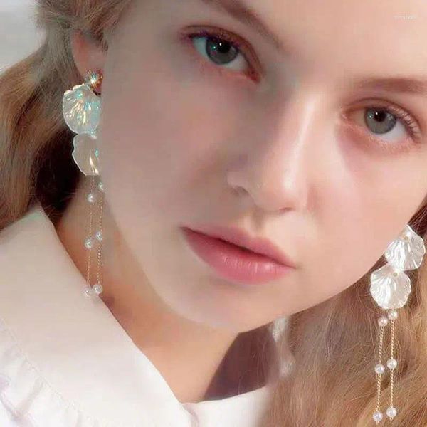 Boucles d'oreilles pendantes coréennes en acrylique blanc, pétale de fleur, goutte pour femmes, déclaration de mode, coquille tendance, pendentif en alliage, bijoux