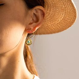 Boucles d'oreilles pendantes de luxe en acier inoxydable plaqué or 18 carats, texture pliante métallisée, bijoux minimalistes doux et non irritants, cadeau