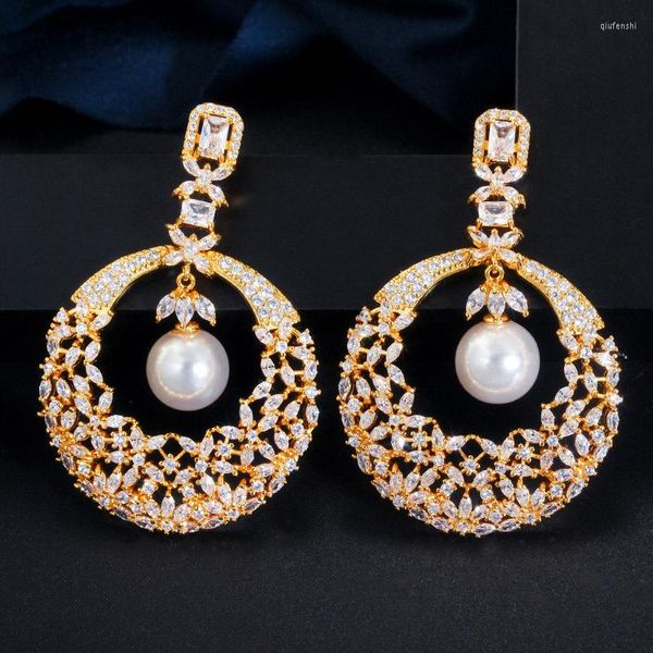 Pendientes colgantes de lujo con flores huecas colgantes, perlas de imitación, circonita cúbica chapada en oro de Dubái, gota larga hipoalergénica para mujer