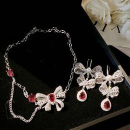 Orecchini pendenti Luxury Red Zircon Bridal Cubic Zirconia Wedding Collane Set per spose Accessori Regali di compleanno per donne Gioielli