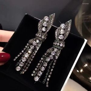 Dange oorbellen Luxe Rhinestone Vintage Tassel Bow Drop Earring For Women Party Sieraden Zwarte ketens Lang