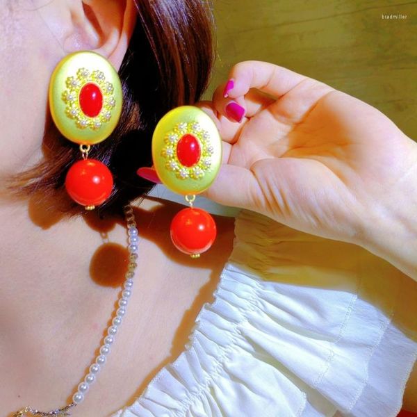 Pendientes colgantes Estilo de clip de oído de servicio pesado y clásico medieval sin agujeros - elegante lujo de las mujeres rojos retro