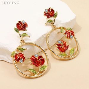 Pendientes colgantes de metal de metal rojo rojo flor para mujeres hojas verdes accesorios de fiesta clásicos diseños románticos regalos 2024619