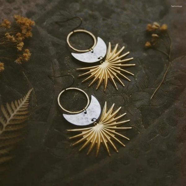 Pendientes colgantes Pendientes de luna y sol para mujeres y niñas, joyería bohemia vintage, accesorios hechos a mano, gancho para oreja celestial de media luna de color dorado