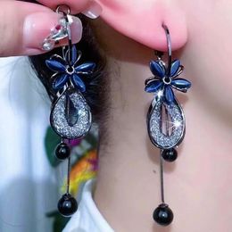 Boucles d'oreilles pendantes en maille de fleur bleue mystérieuse, pompon creux en Zircon pour femmes, tempérament exquis, bijoux de mariage luxueux pour dames