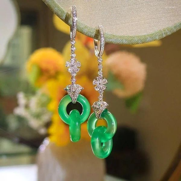 Boucles d'oreilles en peluche naturel un jade exquis verrouillage vert pour les femmes classiques petites fleurs fraîches longues oreilles à chute fine bijoux