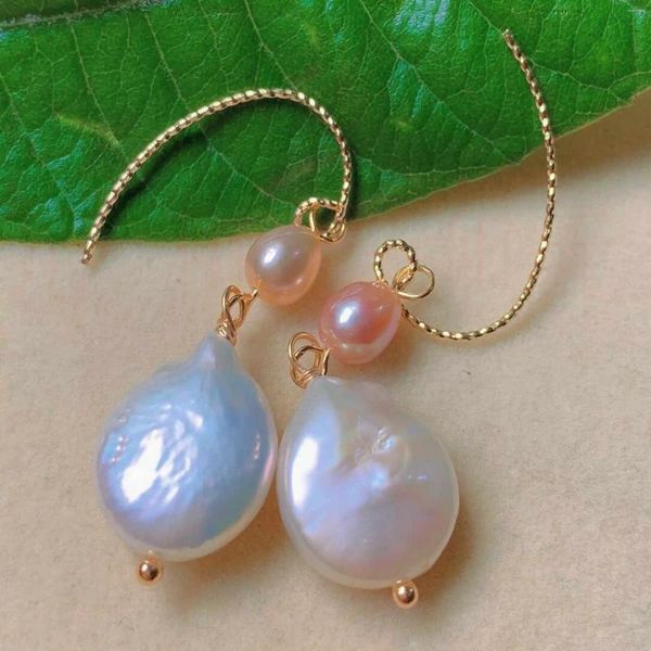 Boucles d'oreilles en peluche de perle de perle blanc baroque naturel