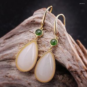 Boucles d'oreilles en peluche de jade chinois en forme de jade chinois naturel et élégant bijoux pour femmes d'hiver simples et élégantes