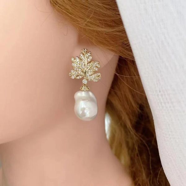 Boucles d'oreilles pendantes Keshi blanc naturel, perle baroque plaquée or, clou pavé CZ pour femmes