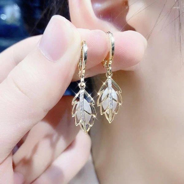 Boucles d'oreilles pendantes pour la nuit, mode riche, feuilles d'opale, Clip d'oreille, Design d'intérêt particulier, exquis, polyvalent, élégant, femme, vente en gros