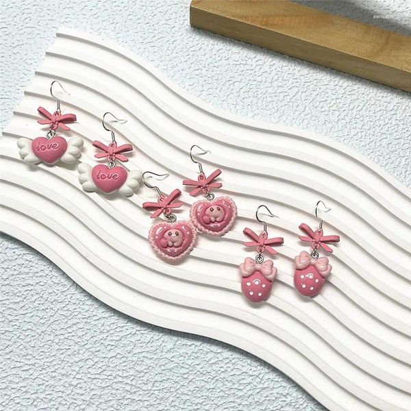 Pendientes colgantes con Clip de fresa rosa para mujer y niña, aretes con diseños de lazo anudado a la moda coreana, 1 par, regalos de joyería