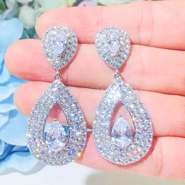 Pendientes colgantes QooLady Brillante Elegante Gota de Agua Blanca Completa CZ Color Dorado Pendiente Colgante Cóctel Joyería Mujer Accesorios de Ropa