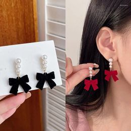 Boucles d'oreilles pendantes avec nœud rouge floqué, accessoires minimalistes en peluche avec perles pour femmes