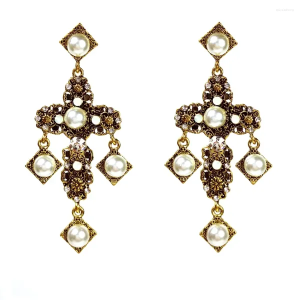 Boucles d'oreilles pendantes Renaissance Style vintage imité perle blanche filigrane doré Barqoue croix florale Medeival Costume de fête de mariage
