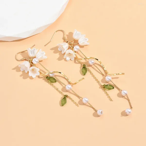 Boucles d'oreilles en peluche et lis rétro de la vallée du Japon et de la Corée Small Fresh Tulip Tassel Long Flower Ear Clip pour les femmes