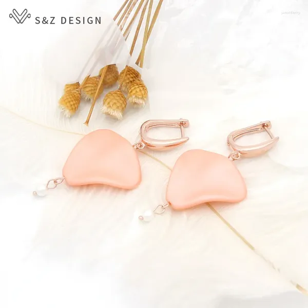 Pendientes colgantes SZ Diseño Triángulo de onda de moda 585 Rose Gold Color Imitation Pearl Eardrop para mujeres Joyas de boda