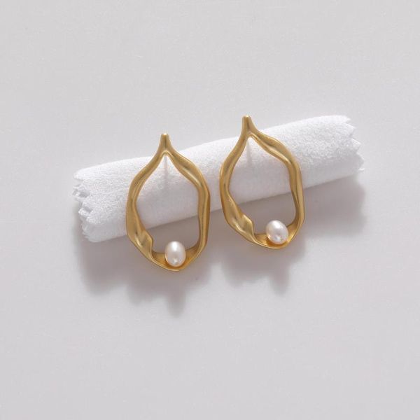 Boucles d'oreilles pendantes S925 argent oreille aiguille boucle d'oreille minimaliste perle d'eau douce avec métal laiton nostalgique or corée bijoux pour femmes