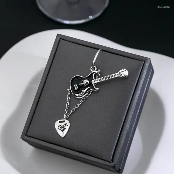 Pendientes colgantes con aguja plateada, cadena de guitarra de Metal para mujeres y niñas, regalo geométrico con forma de corazón y letras con personalidad a la moda