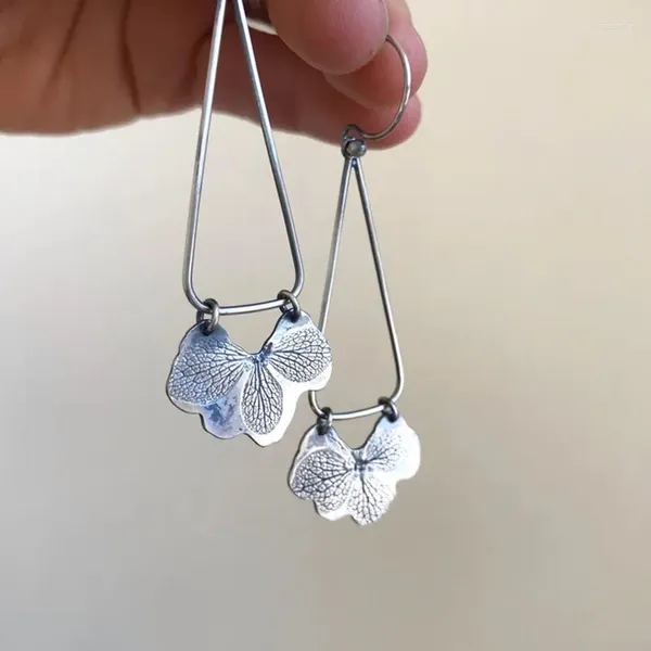 Pendientes colgantes con gancho de hojas de Metal para mujer, aretes simples, triángulo hueco, Color plateado, joyería hecha a mano