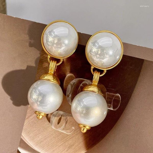 Boucles d'oreilles pendantes pour femmes, grande boule de perles blanches, personnalité, Style Baroque, 2024