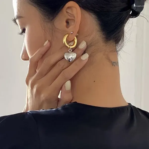 Pendientes colgantes llamativos minimalistas para mujer, Color dorado y plateado, mezcla de aros con colgante de corazón sólido, joyería de moda coreana 2024