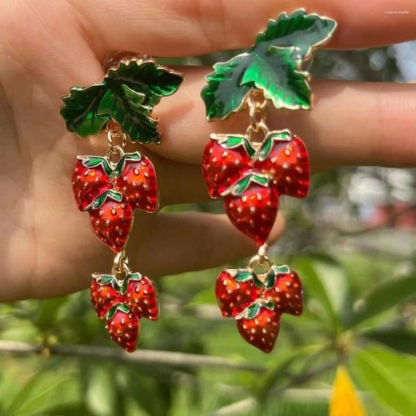 Boucles d'oreilles pendantes douces et mignonnes gouttes de fraise rouge pour femme