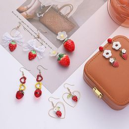 Bengelen oorbellen zoete schattige aardbeien kanten boog fruit drop for dames mode romantische eenvoudige oor sieraden accessoires