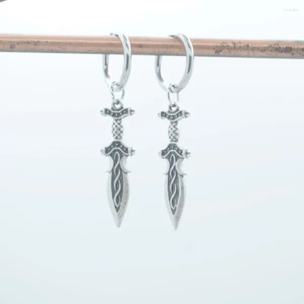 Boucles d'oreilles en peluche avec des bijoux de poignard à crochet en acier inoxydable bijoux gothiques