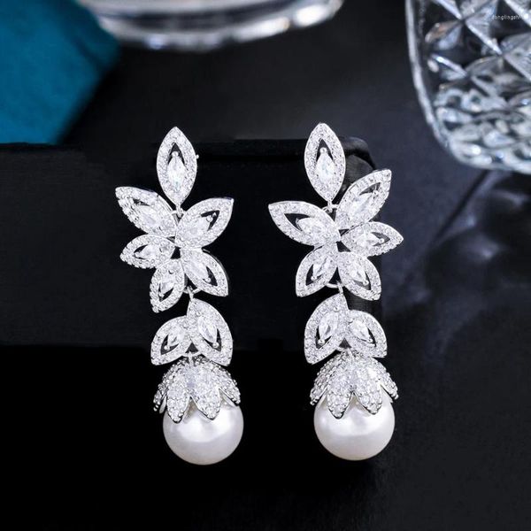 Boucles d'oreilles pendantes ThreeGraces Mode Zircon Cubique Feuille Forme Longue Pendante Simulé Perle Goutte Pour Les Femmes De Mariée Bijoux De Fête E1155