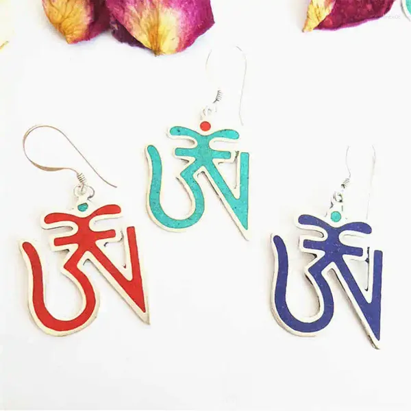 Pendientes colgantes amuleto tibetano OM joyería de mano de Nepal piedra con incrustaciones de cobre varios colores E016