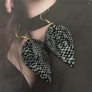 Boucles d'oreilles pendantes en faux cuir PU, tendance, Chic, avec peau de serpent, en forme de feuille imprimée, goutte pour femmes et filles, bijoux Sexy