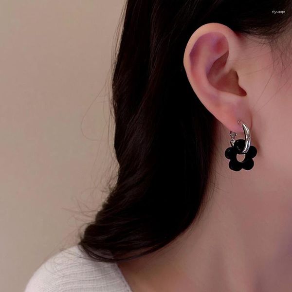Boucles d'oreilles pendantes u-magical minimaliste noir ajouré fleur boucles d'oreilles pour femmes tempérament cercle métal bijoux Pendientes