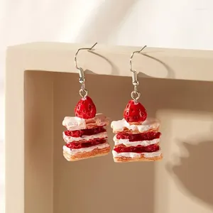 Boucles d'oreilles pendantes uniques en forme de gâteau aux fraises, pendentifs, accessoires élégants pour filles