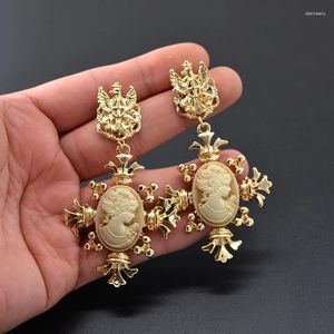 Dangle Oorbellen Vintage Barok Hof Stijl Antieke Koningin Relief Acryl Oorbel Push Back Stud Mode-sieraden Voor Vrouwen Cameo