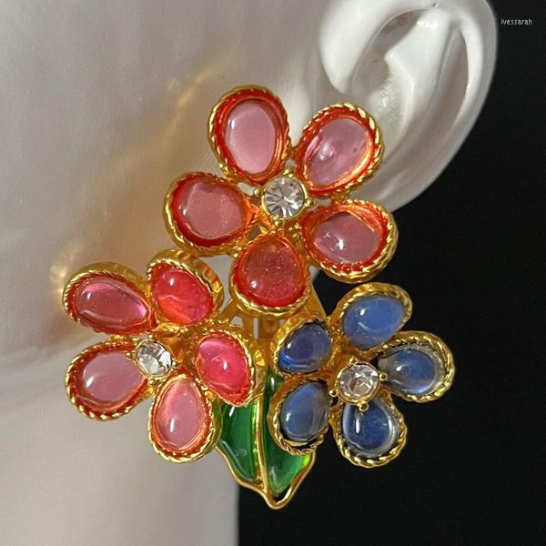 Pendientes colgantes Clip de oreja de joya de cristal colorido vintage con flores espléndidas y mujeres de alta calidad sin agujeros para los oídos