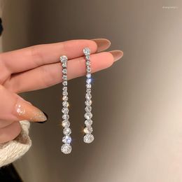 Dange oorbellen Vintage Long Claw Chain Women's Sparkling Rhinestone Drop Earring Wedding Accessories Mode Luxe sieraden 2023