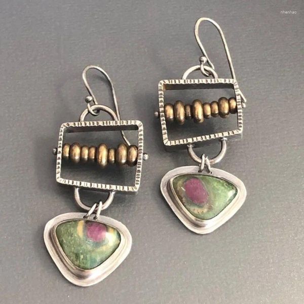 Pendientes colgantes Vintage triángulo rosa piedra verde gota para mujer Metal étnico dos tonos cuadrado en relieve cuentas doradas gancho regalo