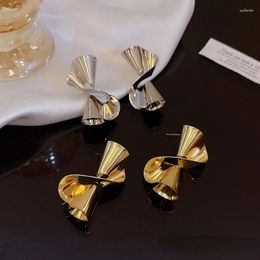 Pendientes colgantes VSnow hipérbole oro plata Color Metal Twist pendientes para mujeres diseño único ahueca hacia fuera la joyería de encaje de flores