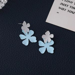 Pendientes colgantes VSnow, Color de contraste coreano, flor esmaltada azul y blanca para mujer, Pendientes mate de planta de concha de fantasía