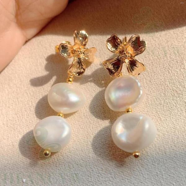 Pendientes colgantes Pendiente de perla barroca blanca Flor de oro de 18 k Gancho de gota de oreja Cultivado Irregular Boda Clásico Fascinante Impecable Real