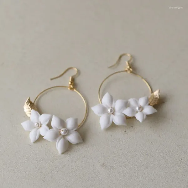 Pendientes colgantes de cerámica blanca, accesorios florales florales para novia, perlas de estilo Ins, aretes colgantes para mujer, joyería de boda