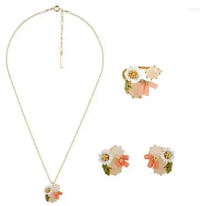 Boucles d'oreilles pendantes, ensemble de séries de fleurs blanches, glaçure de couleur émail, vent givré, marguerite rose, pierres précieuses, feuille verte, collier, bague