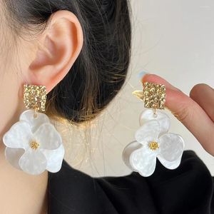 Boucles d'oreilles en peluche blanche Flower Femme Boho Style exagéré Luxury Exclusive Fashion Wedding Gift For Dames Bijoux