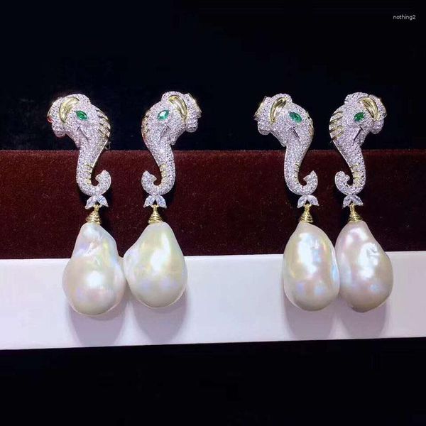 Boucles d'oreilles pendantes en forme d'éléphant en argent avec perles Keshi blanches pavées de CZ