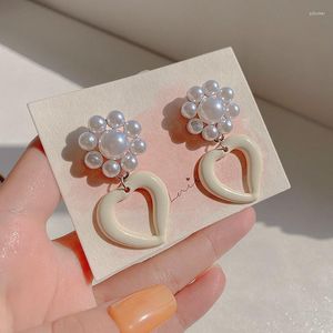Pendientes colgantes de la flor de perla blanca corazón para mujeres coreana lindo metal caída de la fiesta de boda accesorios de joyería regalo