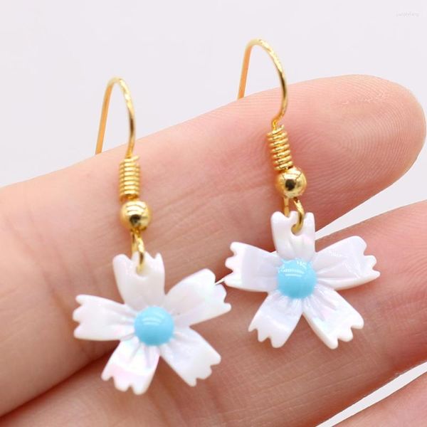 Pendientes colgantes con concha de mar blanca, flor de perla hecha a mano para mujer, moda coreana Bohemia, pendiente de gota con forma de Margarita para mujer